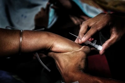 Labar ta 'Aċċess Intraosseous: Ħarsa Ġenerali ta' Apparat Mediku ta 'Emerġenz...